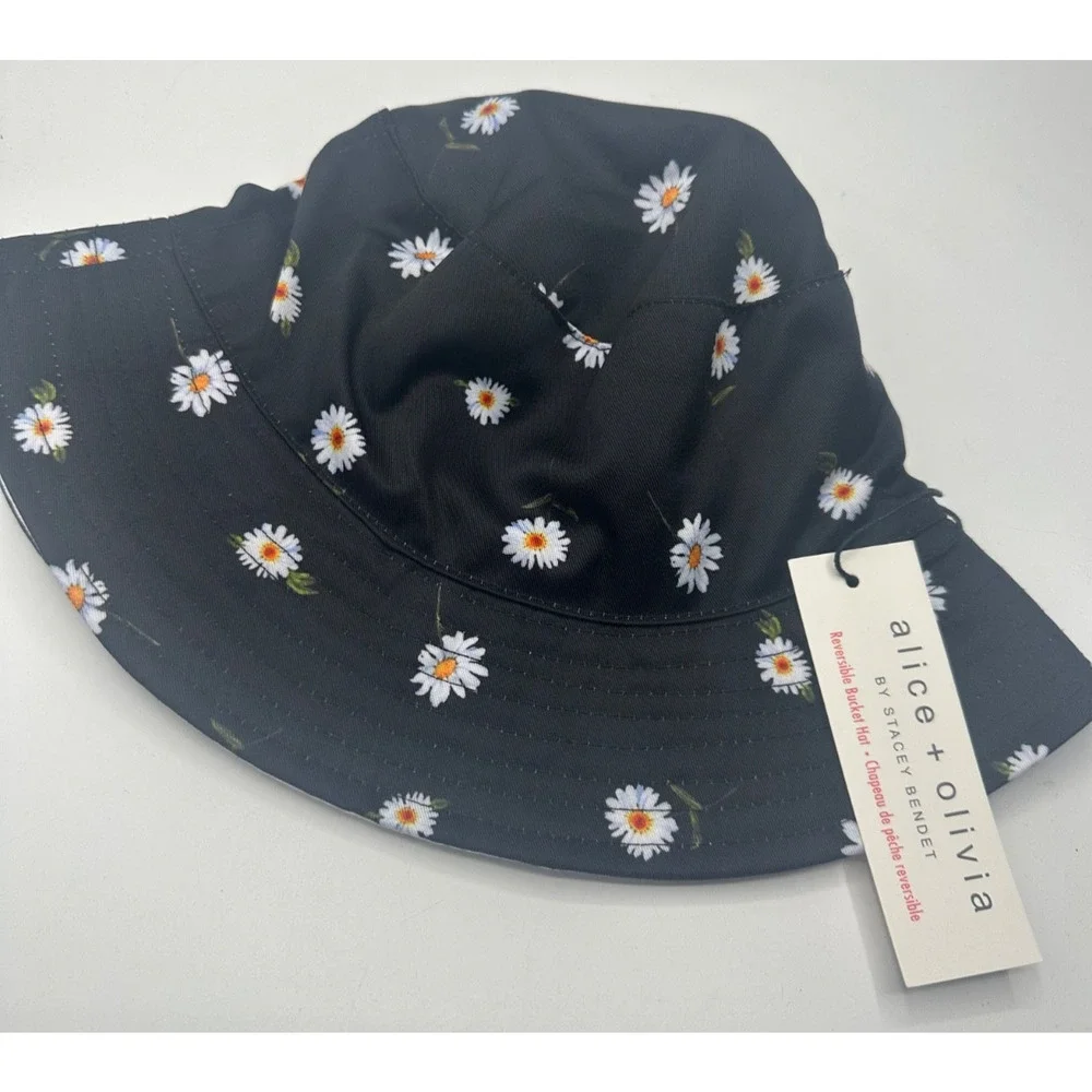 NWT Alice + Olivia Reversible Daisy Floral Print Bucket Hat One Size Black White